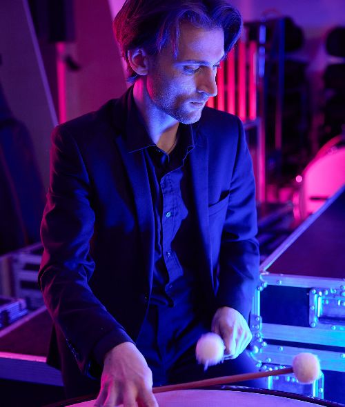 DOMINIK MENTZOS photographs the WDR Funkhaus Orchestra 2023 campaign - magical moments with premium classic