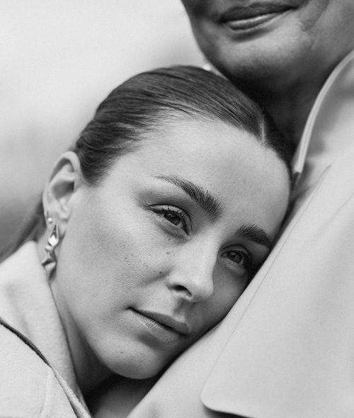 Anti-Aging out, Healthy Aging in - Sarah STORCH c/o DOUBLE T photographs for Skincare Brand VANYA Made in Germany