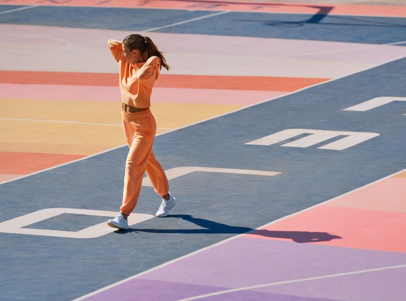 Spread the energy! Anna Lewandowska x 4F Collection 'Dopamine Boost', grafisch modern inszeniert von PAWEL FABJANSKI in Barcelona