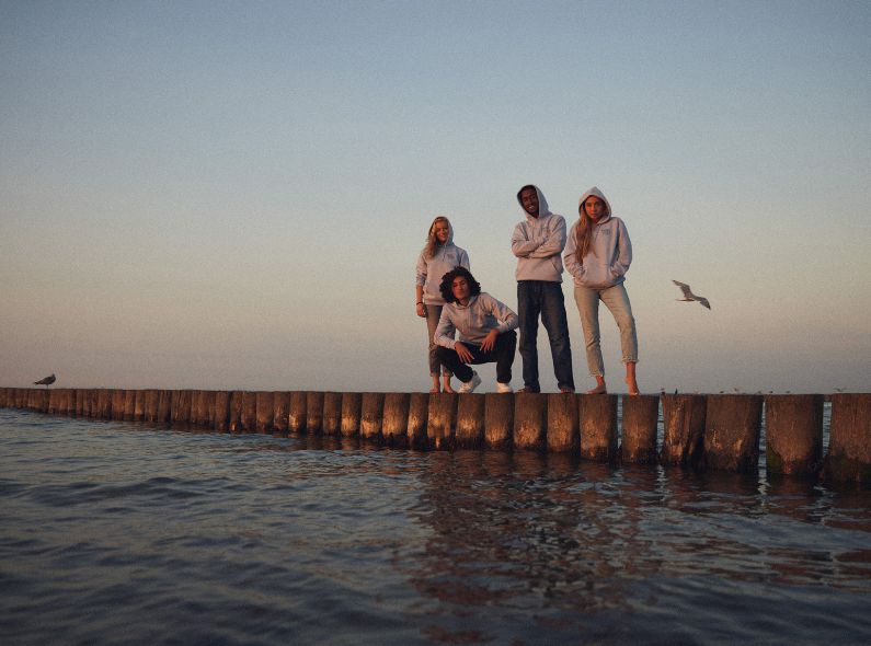 First days of summer! DAVID MAURER photographs fresh looks for the young label MOIN MEER from Heiligenhafen