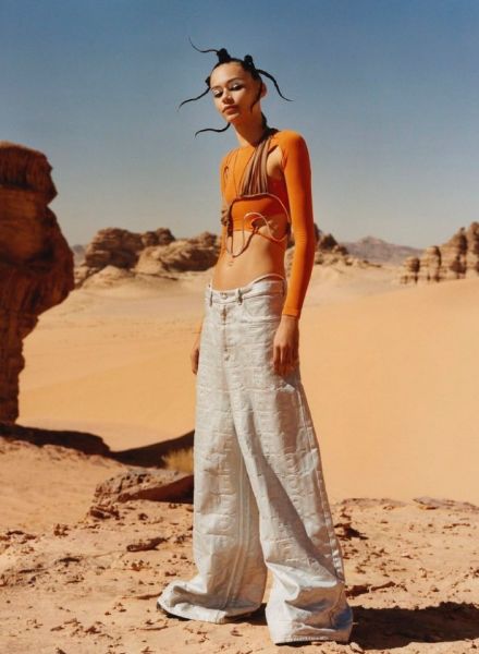 Eddie Wrey photographs American top model Binx Walton for D LA REPUBBLICA Magazine June ‘23 in the Jordanian desert wilderness Wadi Rum, the city of Petra and at the Dead Sea - hair: Olivier SCHAWALDER c/o LES ARTISTS by Josef Stockinger