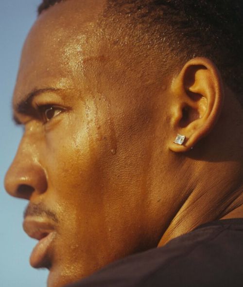 Marcus SMITH c/o MAKING PICTURES photographs American football player DeVonta Smith for athleisure brand VRST