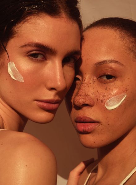 DOUGLAS feiert den 'SUMMER OF BEAUTY' mit dem perfekten Hair & Makeup von Benjamin BECHER c/o NINA KLEIN