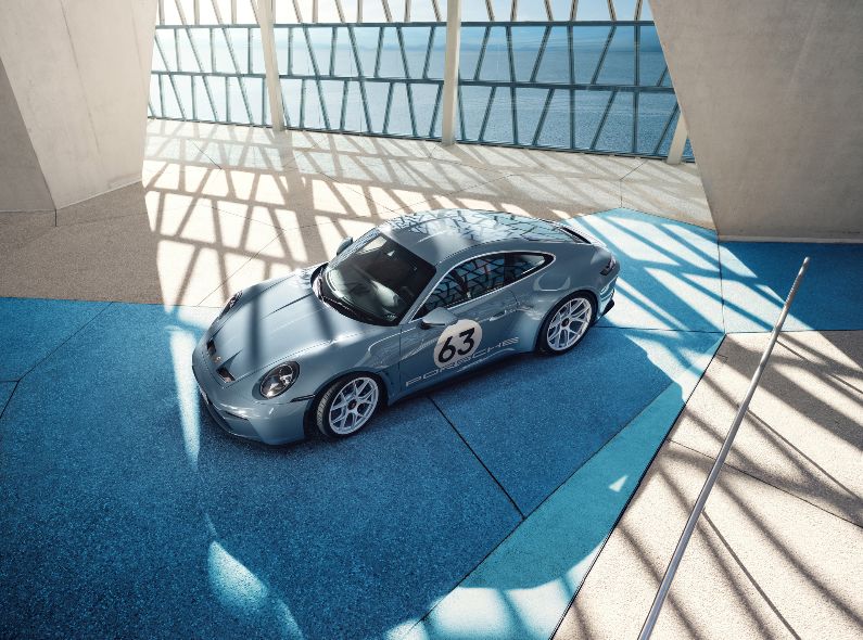 HOLGER WILD photographs the PORSCHE 911 S/T for Grabarz and partner - a synthesis of purism, agility and unique driving dynamics