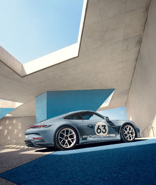 HOLGER WILD photographs the PORSCHE 911 S/T for Grabarz and partner - a synthesis of purism, agility and unique driving dynamics