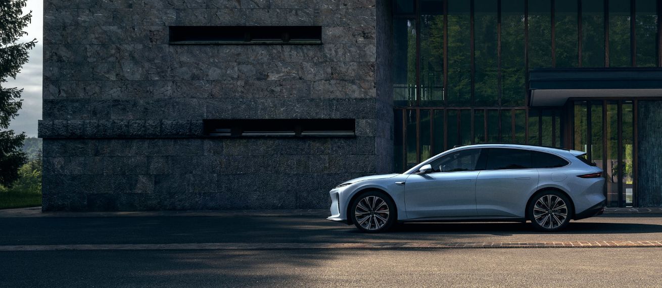 NIO ET5 - elegant sedan with supercar DNA, photographed by Manuel NAGEL c/o WILDFOX RUNNING
