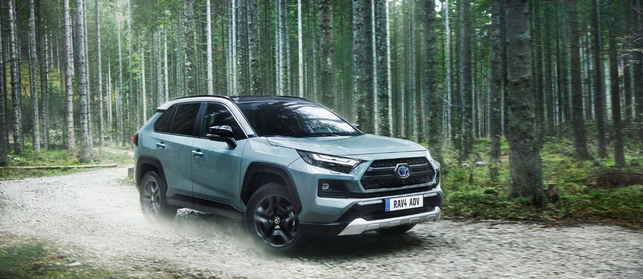 TOYOTA RAV4 ADV - der Hybrid SUV für jede Strasse. Retouch der Kampagne von THE KLUBHOUSE für The&Partnership und Toyota Motor Corp.