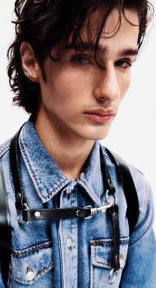 It’s spilt petrol and tire marks, It’s buckle up or prepare to eat dirt. - Max Egorov fotografiert das Editorial 'MOTORCORE' für das PAP Magazin - Hair & Makeup by Gaye Hiette und Boris Rieker, beide Artists c/o BIGOUDI