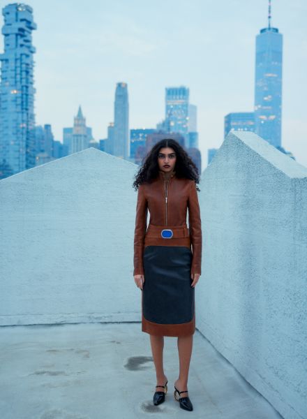 JACOB & CARROL aka Jacob Sadrak & Carrol Cruz fotografieren das Fashion-Editorial 'Cena Urbana' mit Model Aminta Nofore für die HARPER'S BAZAAR Brasil Juli 2023 - Postproduction by ONE HUNDRED BERLIN