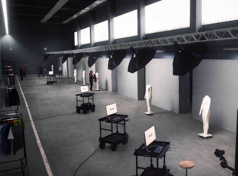 From the first screw to the final image. - PLAY Studios für Foto, Film und Events im Herzen von Hamburg erweitern ihre Studiofläche und helfen Dir mit ihrem Setbau-Team Deine Visionen und Träume zu verwirklichen