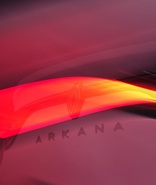 SÉBASTIEN STAUB : der neue RENAULT ARKANA mit geschärfter Optik - fotografiert im Pariser XR Studio für Publicis Conseil Paris