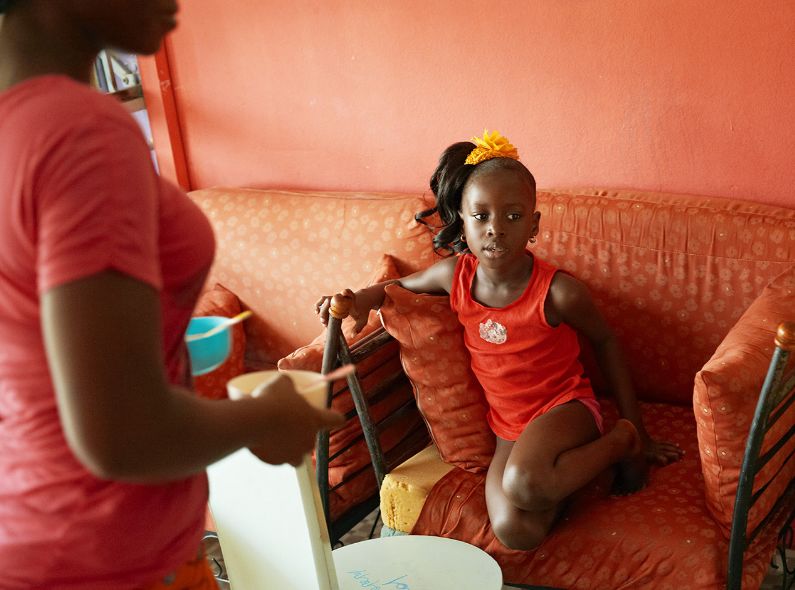 Everyday life in Africa’s ARLA production facilities: a photography project by Mikkel BACHE c/o NEUBAUERSCHWARZ