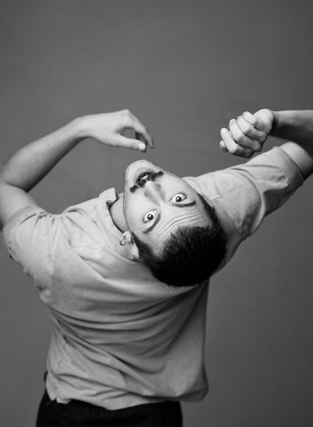 DOMINIK MENTZOS portrays the dancers of the ‘new’ DRESDEN FRANKFURT Dance Company