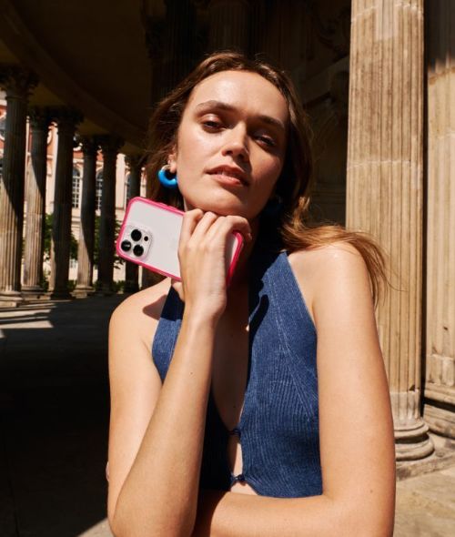 ‘Air Does the Job.’ – Janine SAMETZKY c/o WILDFOX RUNNING photographs the 2024 CASEKOO campaign