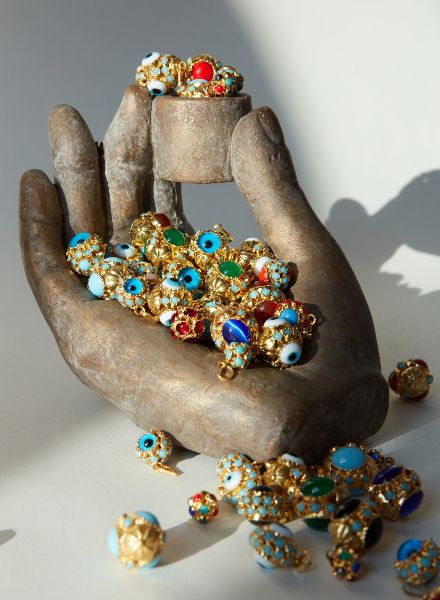 EFEK JEWELRY presents the new collection by Designer and Stylist Özge EFEK c/o LES ARTISTS by Josef Stockinger