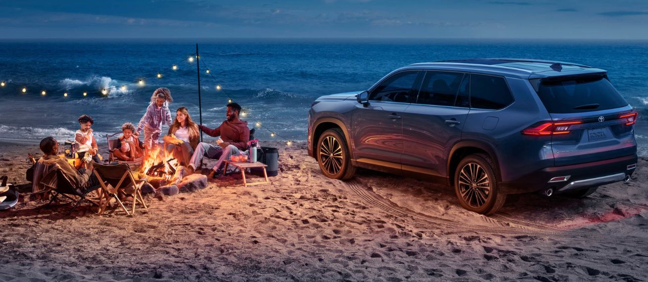 In the mountains, at the beach & back to the studio – JEFF LUDES photographs the new TOYOTA Grand Highlander for Saatchi & Saatchi