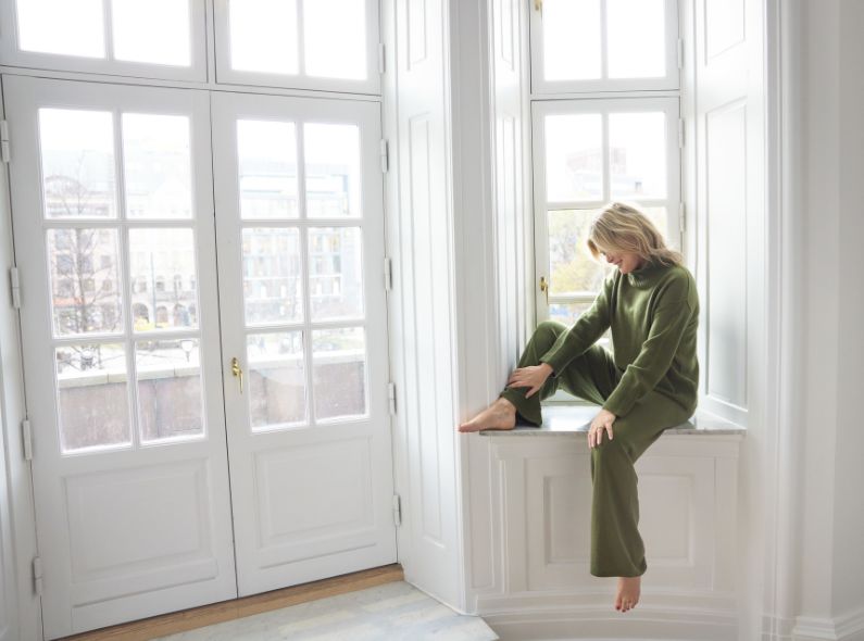 Zeitlose Eleganz trifft entspannten Luxus - Asa TALLGARD c/o KRISTINA KORB fotografiert für das norwegische Damenmodelabel VENDELA WEAR