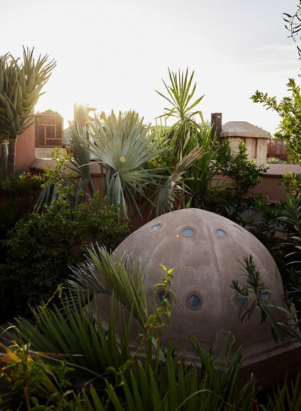 'Ein Kunstwerk zum Wohnen' - zu Besuch bei Laurence Leenaert in ihrem Riad Rosemary. Reportage von Brita SÖNNICHSEN c/o NERGER M&O für SALON MAGAZIN