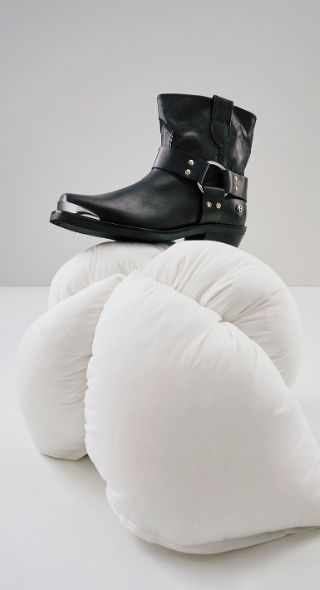 Raphael Schmitz photographs stills for STYLEBOP – set design by Cäthe KLEIN c/o LIGAWEST, art direction by Vanessa Weber