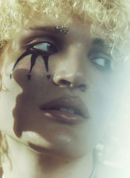 'Come play my game' - Beauty Editorial von ZAGAL (photo) & PETRA STENHAMMAR (Hair & Makeup) c/o AGENT BAUER für FAITH LOVE HOPE MAG