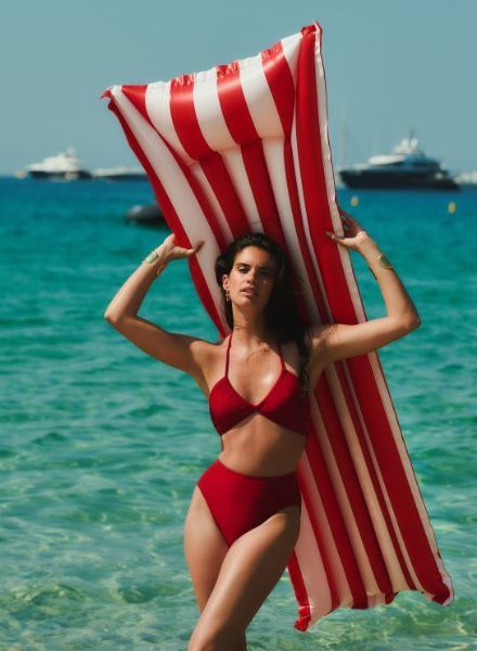 Model Sara Sampaio in der INSTYLE - produziert in Cannes von 7SeasProductions