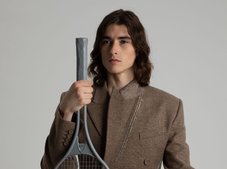 MINIMALISM - Felix STÖSSER c/o BASICS.BERLIN with grooming for NUMÉRO HOMME BERLIN, and we have two motifs for you on GoSee.News