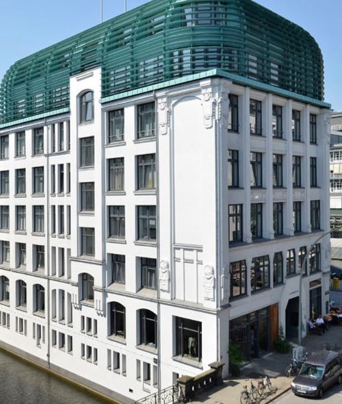 RECOM opens a new studio in Hamburg with Antje Lindenberg and Alexander Pundt and now also offers high-end CGI and fine retouching amid Hamburg’s creative scene – meet RECOM at their XXL booth at UPDATE-24-BERLIN