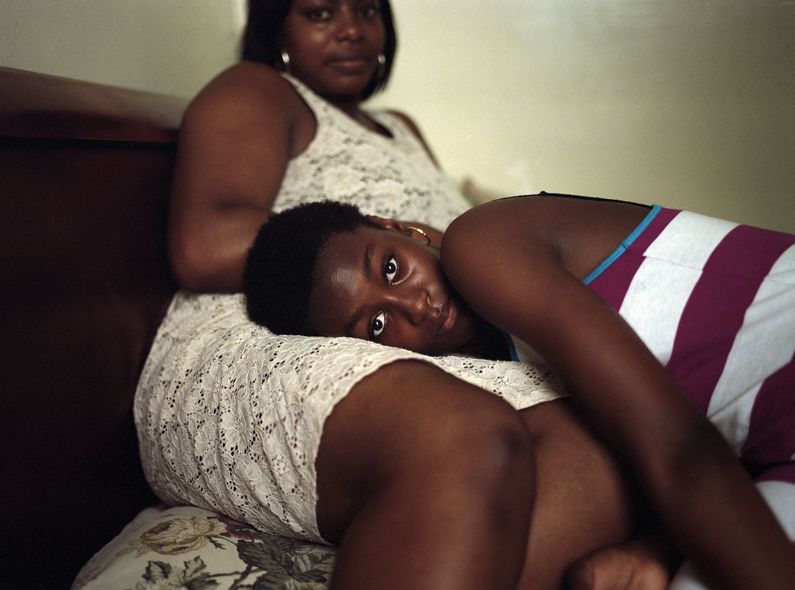 PLAY STUDIOS HAMBURG presents the Friday Rewind pop-up exhibition on 12 April 2024 at 7pm with emotional portraits by FERGUS PADEL – ‘Her love lies in her portraits of people and nature and time’