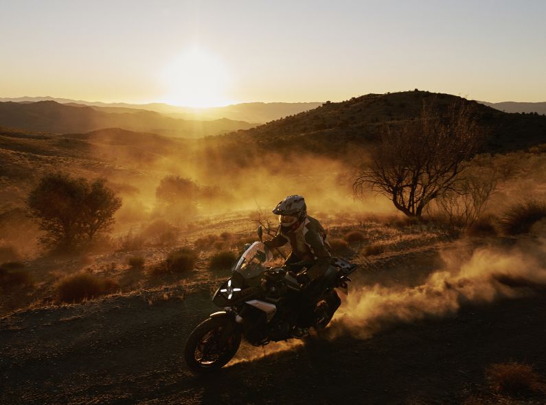 CONTINENTAL MOTORBIKE TIRES campaign in action-packed photos by Tobias SCHULT c/o EMEIS DEUBEL