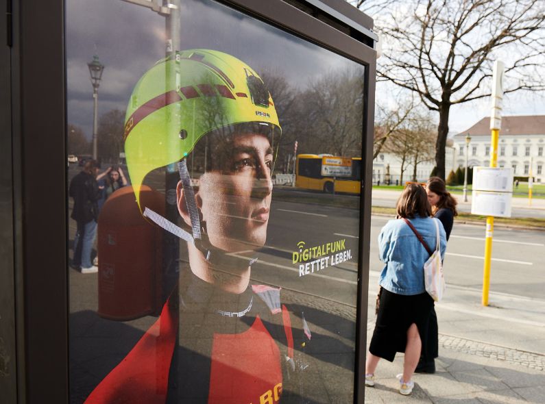 DARIUS RAMAZANI photographs strong portraits of first responders for the ‘Digital Radio Saves Lives’ awareness campaign by familie redlich AG