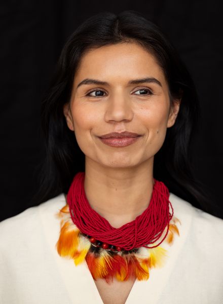 Aktivistin Nina Gualinga im Portrait von Fredrik Skogkvist c/o Agent Molly & Co für COSAS MAG