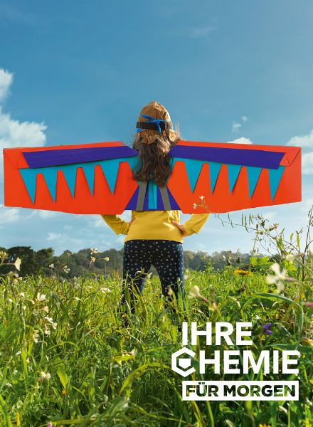 DARIUS RAMAZANI photographed the ‘CWFG - Ihre Chemie’ campaign for the agency Ballhaus West