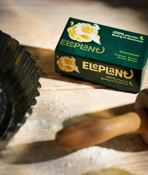 100% plant-based, palm oil-free – liquid photography c/o KRISTINA KORB shot for ELEPLANT