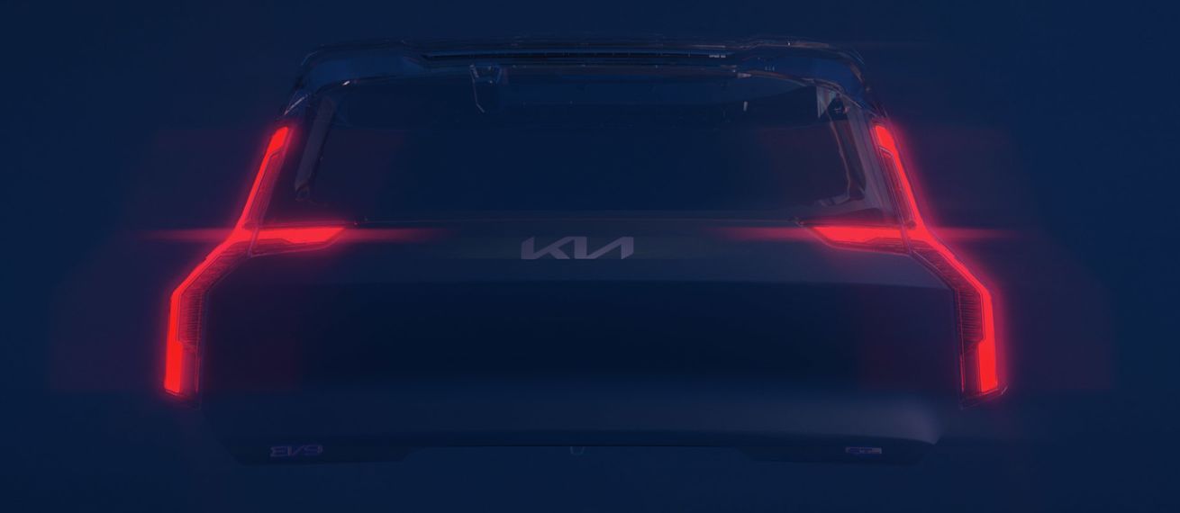 SÉBASTIEN STAUB presents you his latest KIA EV9 project for the launch of his post production company ARQ STUDIOS