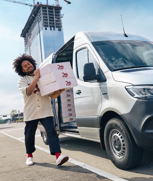 ‘Achieve more, spend less time charging’ – the MERCEDES-BENZ eSprinter campaign by Photographer Markus Wendler, post-produced by PX GROUP