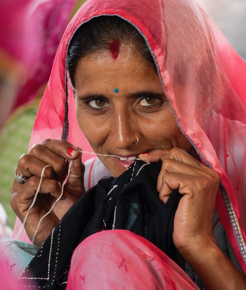 ‘Stronger together. Supporting women. Supporting artisans.’ – Art Director NICOLE HARDT presents you the RANGSUTRA x C&A Collection