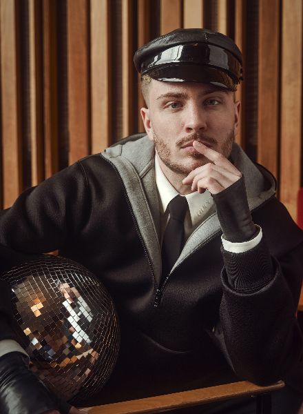 'Disko' - Disko76-Star Jannik Schümann für SCHÖN MAG! - Produktion & Kreation von LES AUTRES STUDIOS