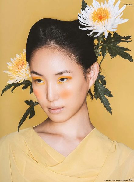 Det KEMPKE c/o DOUBLE T Photographers fotografiert das Editorial 'Flower Power' für das SOLSTICE Magazin, vor der Kamera Model Kiju Kim