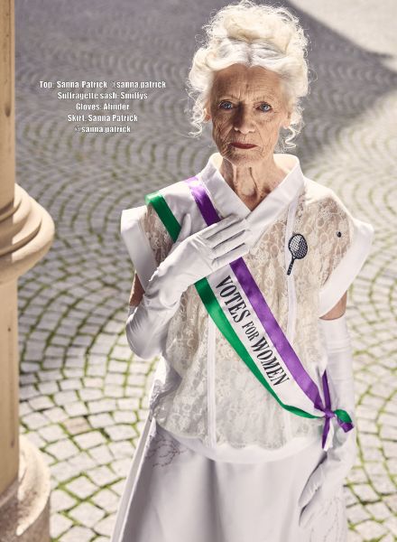 'Woman & Peace' - das Suffragetten-Editorial mit Silveraged Model Eulalia von Fotografin Simone SCHNEIDER c/o ANDREA HEBERGER