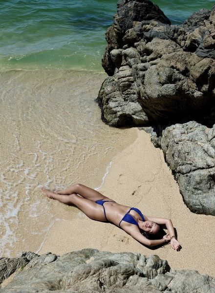 Dive into seaside luxury – the new collection from SKYLER SWIMWEAR staged by Anne MENKE c/o KRISTINA KORB