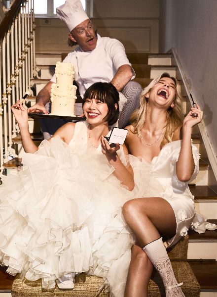 The time for celebrations! ESTHER HAASE photographs a BOBBI BROWN GERMANY summer special with exclusive beauty products and favorite looks – beauty for every real-life moment