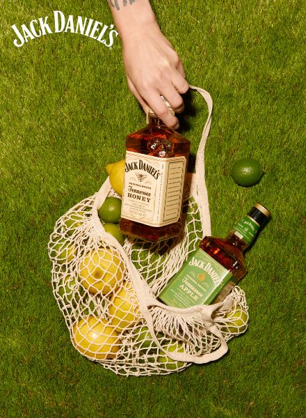 Jack Daniel’s is officially extending summer! Tim SONNTAG c/o JULIA WALDMANN photographed the JACK DANIEL'S campaign presented on GoSee for the agency haebmau