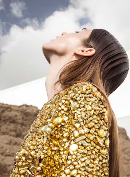 SCHAH PHOTOGRAPHY zeigt Sommer Editorial in goldenem Dolce & Gabbana Hollywood Look