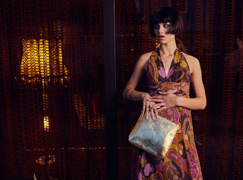 Simone SCHNEIDER c/o ANDREA HEBERGER photographs the  F/W ‘24 handbag campaign for design atelier MONBRÉE at ParkHotel 1970