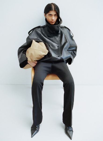 GoSee CREATIVES TO WATCH : ARKET präsentiert das H/W Winter 2024 Lookbook und feiert die Schönheit des Alltäglichen - die Art Direction übernahm Lucía García Rey