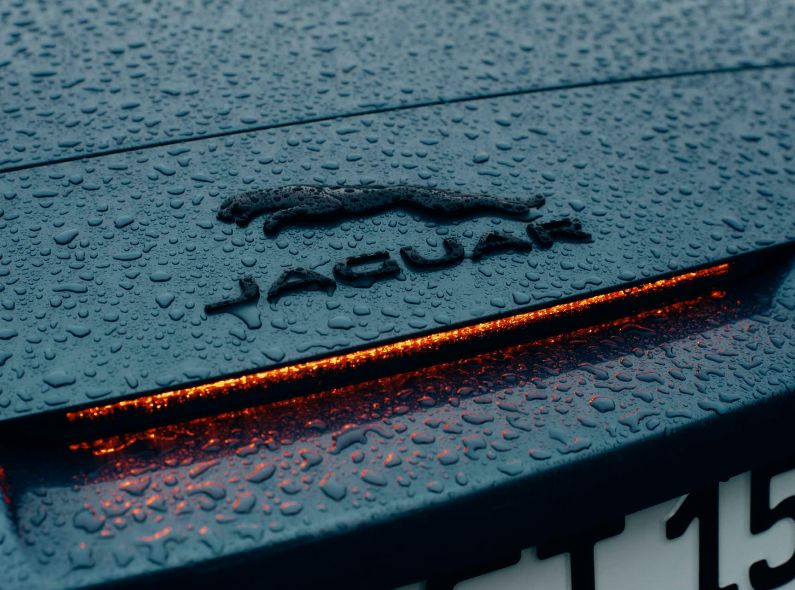 A city trip in a Jaguar F-Type with Fabian Freytag for AD MAGAZINE, photos by Daniel FEISTENAUER c/o WILDFOX RUNNING