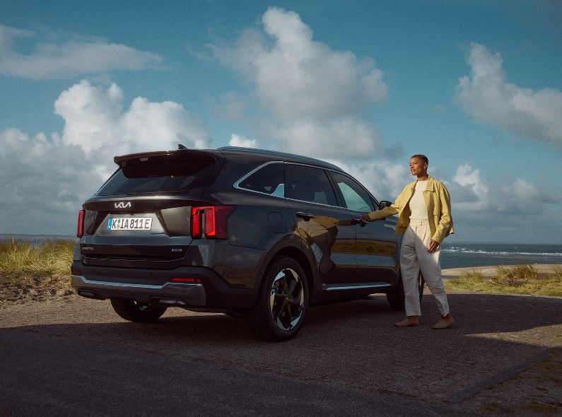 BEN & MARTIN photograph the new KIA SORENTO campaign for Innocean Berlin - premium vibes from the beautiful city of RotterBAM