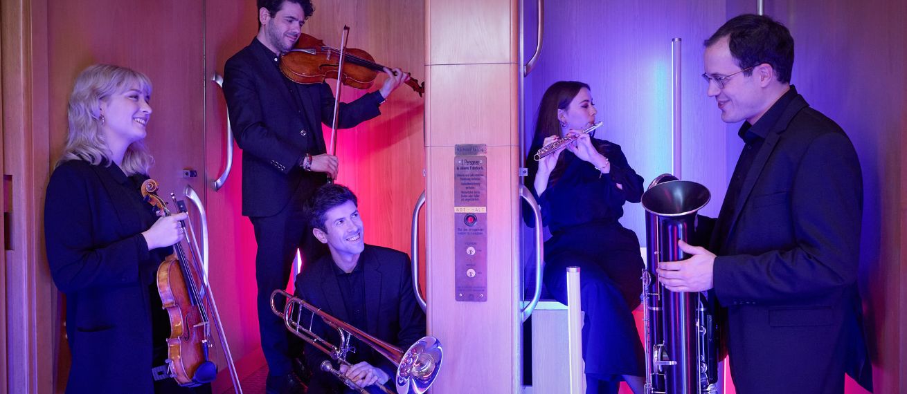 DOMINIK MENTZOS photographs the 2024 WDR Symphony Orchestra campaign