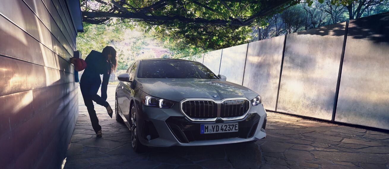 AGNIESZKA DOROSZEWICZ photographs a BMW campaign with THE i5, THE 5 & THE i5 Touring in Australia