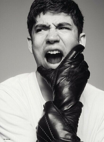 BEHIND THE BLINDS Cover-Story with Actor & Model Archie Renaux, styled by Ingo NAHRWOLD c/o BIGOUDI